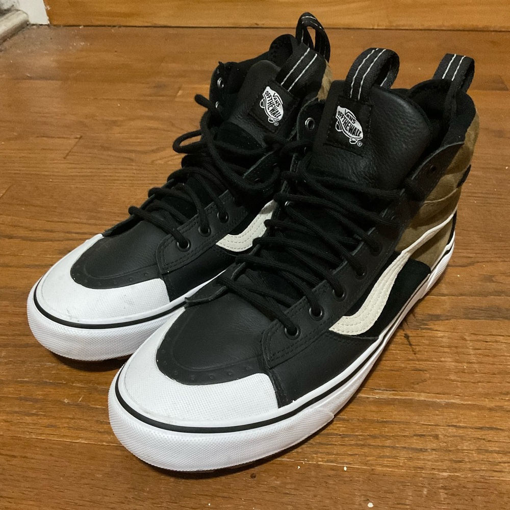Vans Sk8 MTE 2.0 DX Dirt/White. In Excellent Condition. Men’s 11.5.